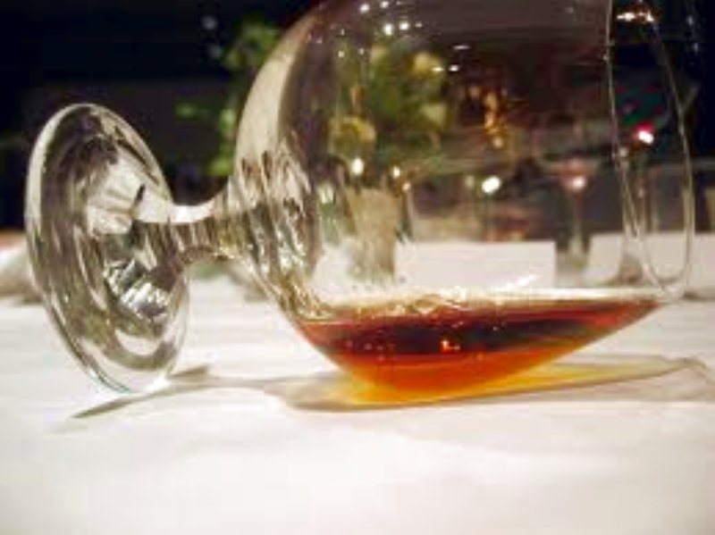 AllAsta 300 Bottiglie di Pregiato Cognac Francese: Non è più Presente Nelle Tavole