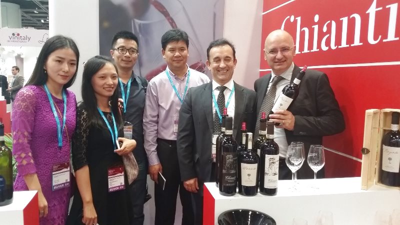 GRANDE SUCCESSO A HONG KONG PER LE CANTINE RAVAZZIAll’Hong Kong Wine and Spirit Fair spopolano i vini Ravazzi